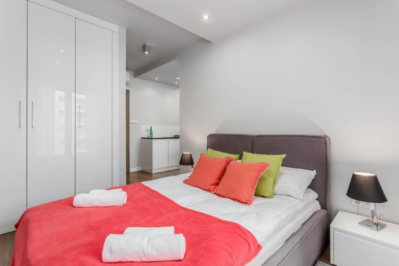 Rent Like Home - Oxygen Wronia 45 II Warschau Buitenkant foto