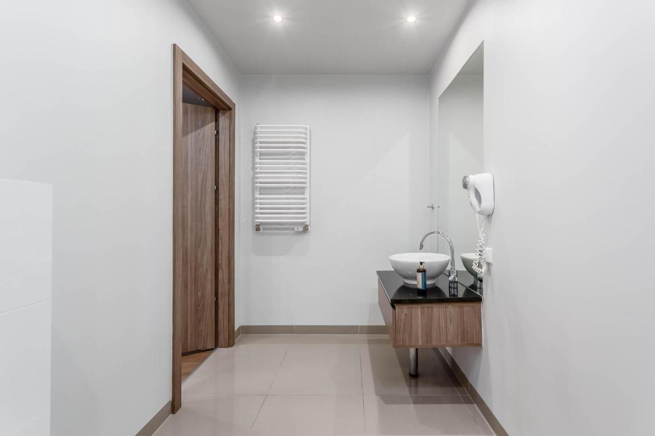 Rent Like Home - Oxygen Wronia 45 II Warschau Buitenkant foto