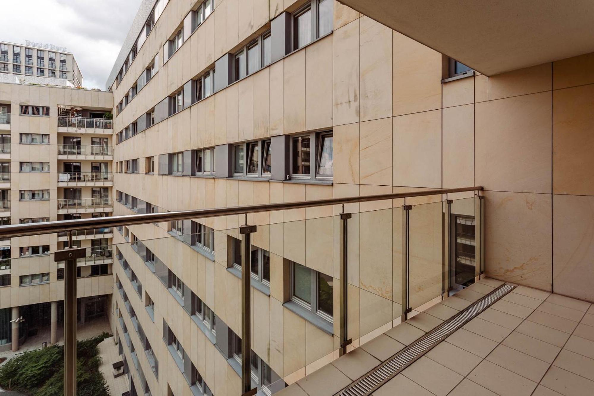 Rent Like Home - Oxygen Wronia 45 II Warschau Buitenkant foto